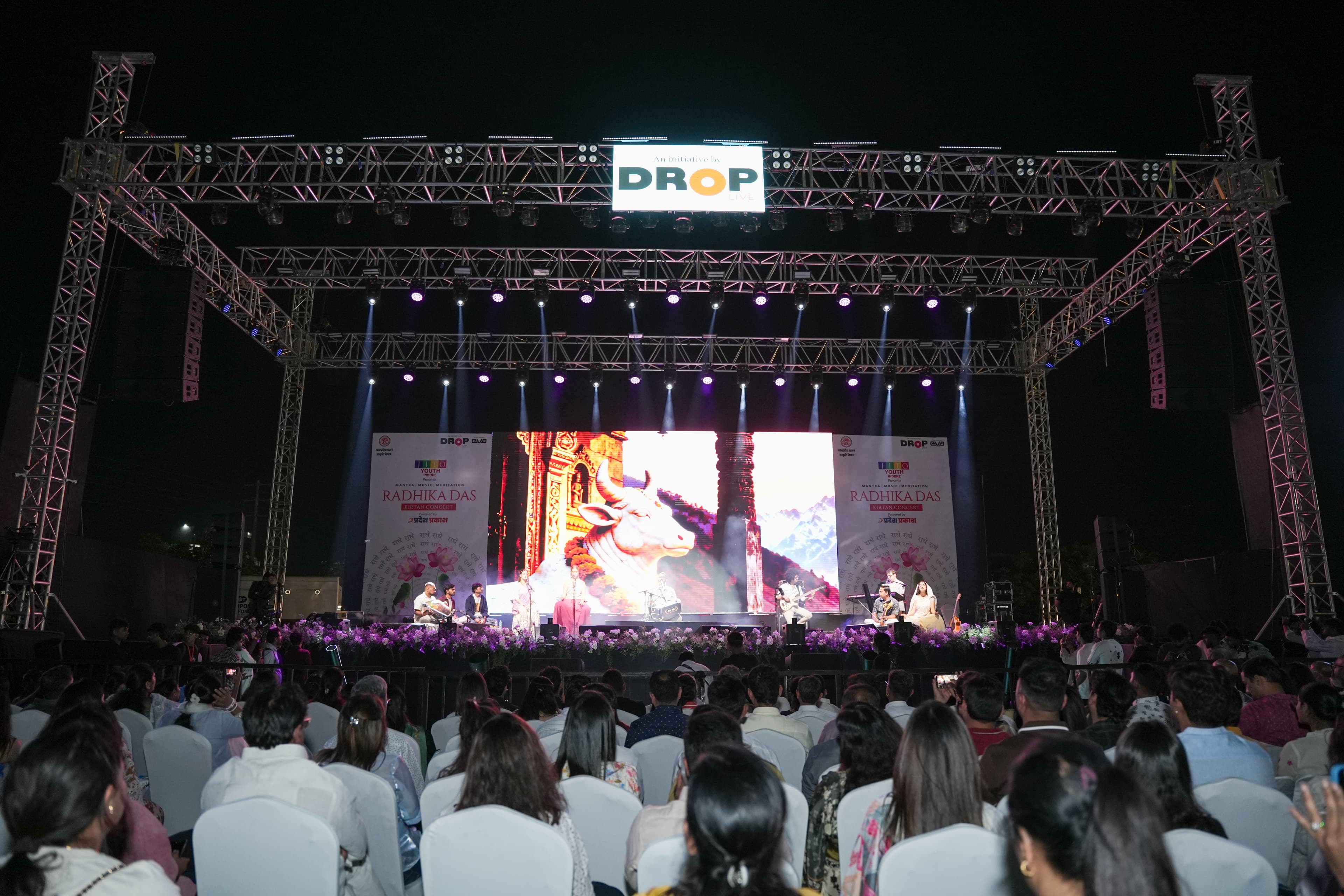 SNAP EMC — Large-format live event with stage and crowd